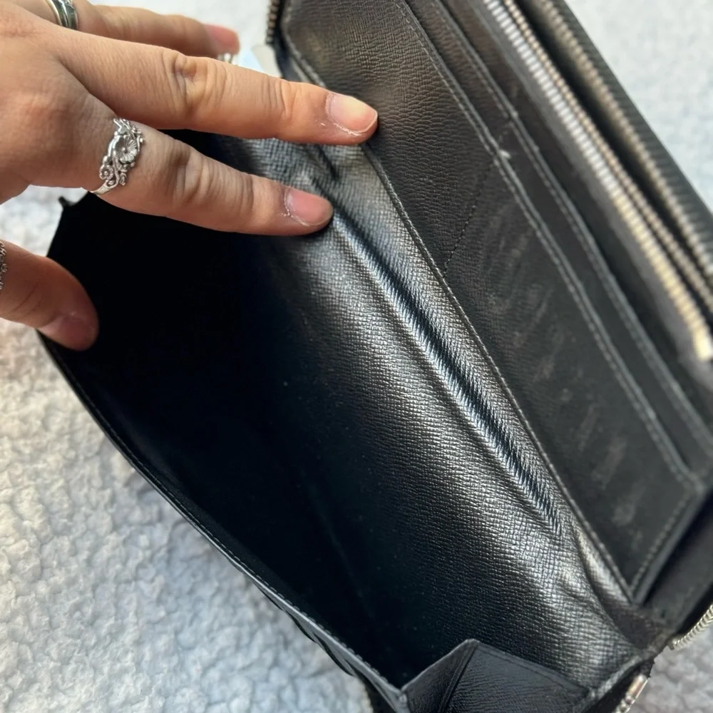 Authentic Black Damier Louis Vuitton Zippy Wallet